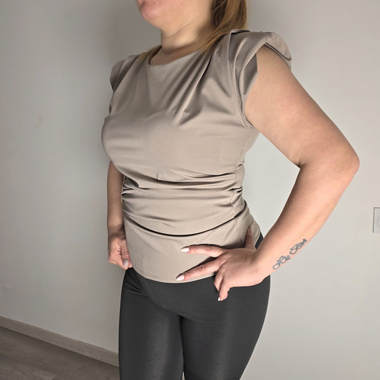 Blouse Taupe à Épaulettes et Détail Boucle Métallique