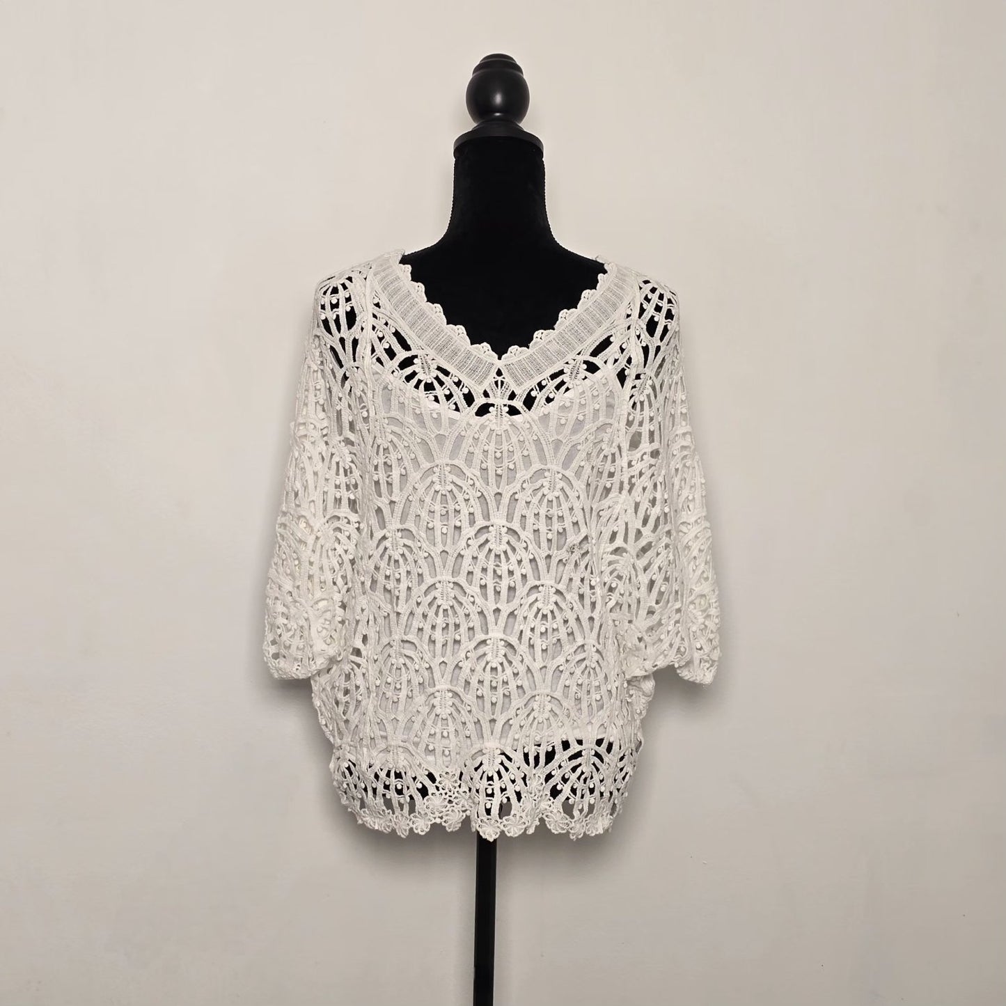 Blouse Guipure Blanche – Avec Débardeur à Fines Bretelles