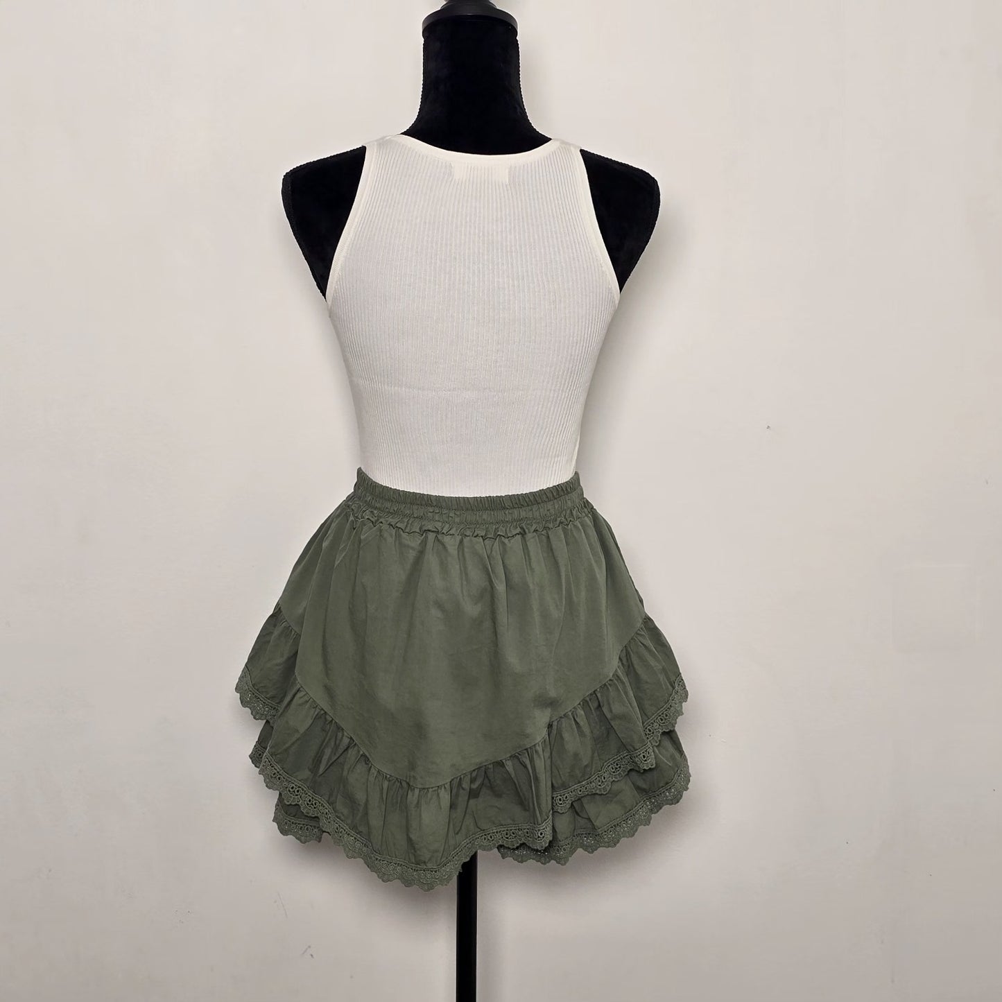 Jupe-short Volantée en Coton Premium – KAKI