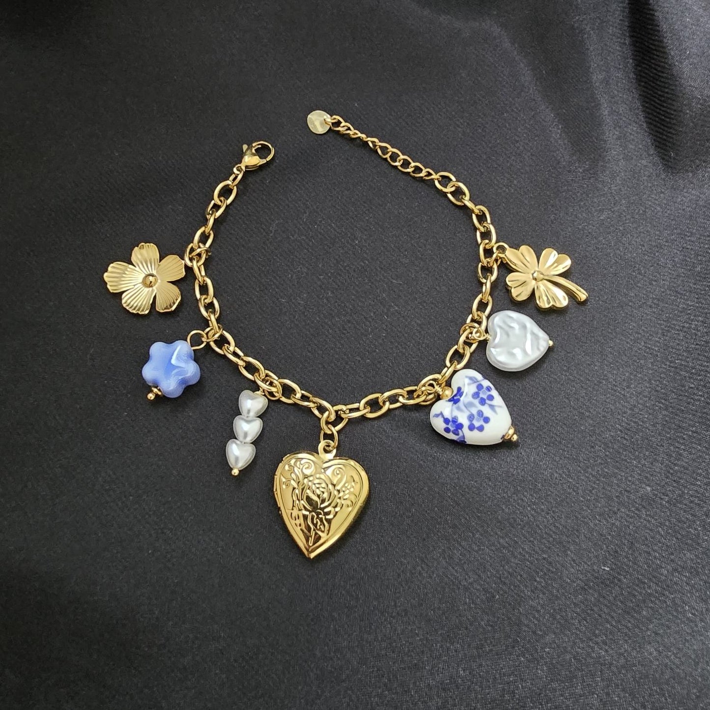 Bracelet Chaine Dorée Avec Breloques Cœur Porcelaine Bleue