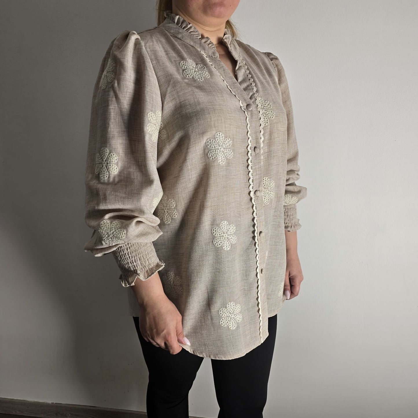 Chemisier "Lina" – Éclat Floral & Romantisme