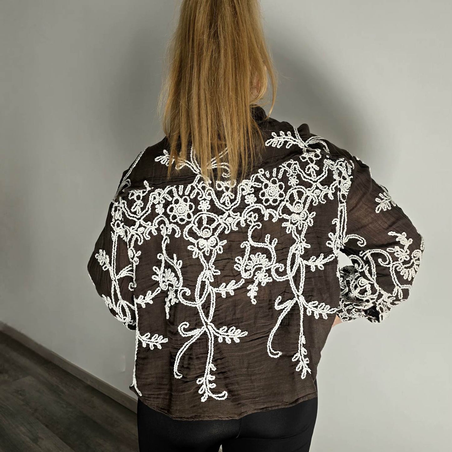 Chemise "Ombre Beige" en Pur Coton Brodé