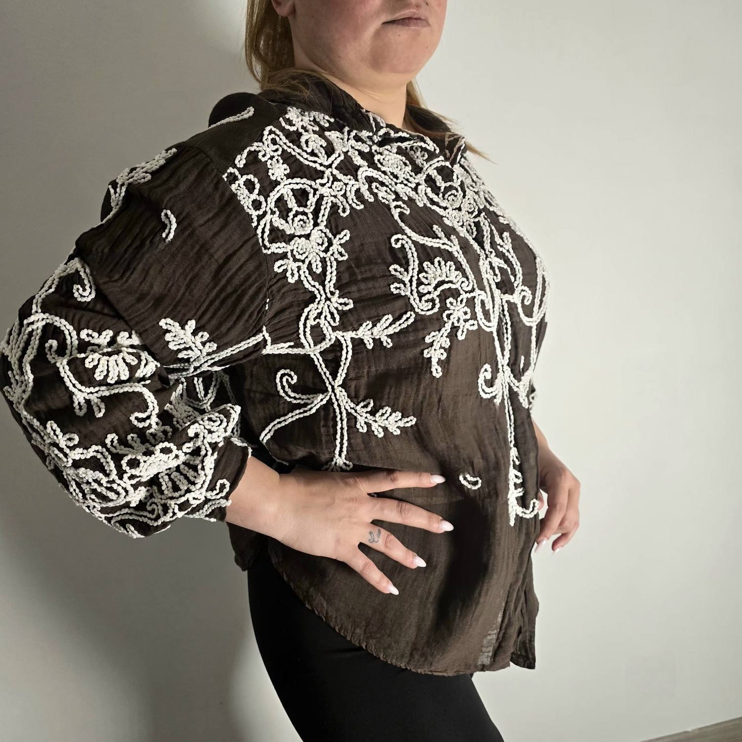 Chemise "Ombre Beige" en Pur Coton Brodé