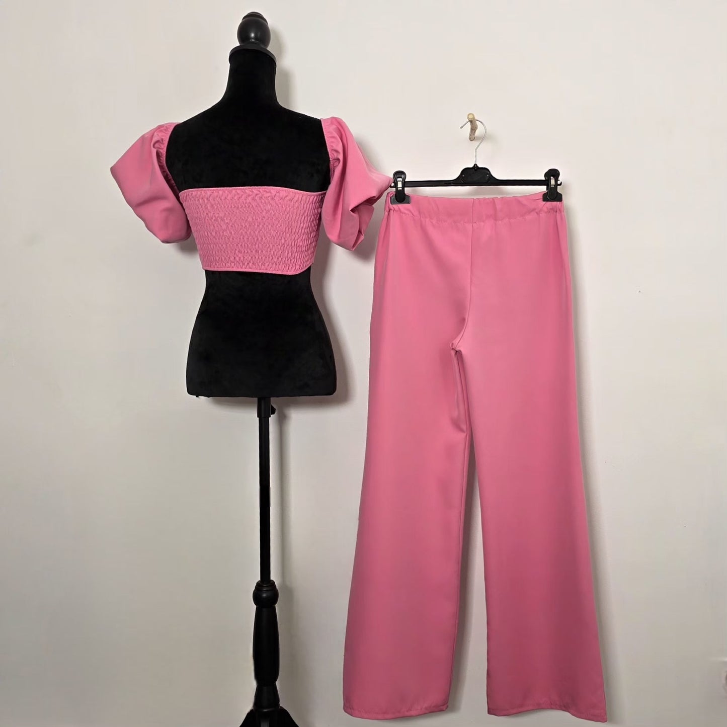 Ensemble Crop Top Manches Bouffantes & Pantalon Large Rose - Éclat de Rose