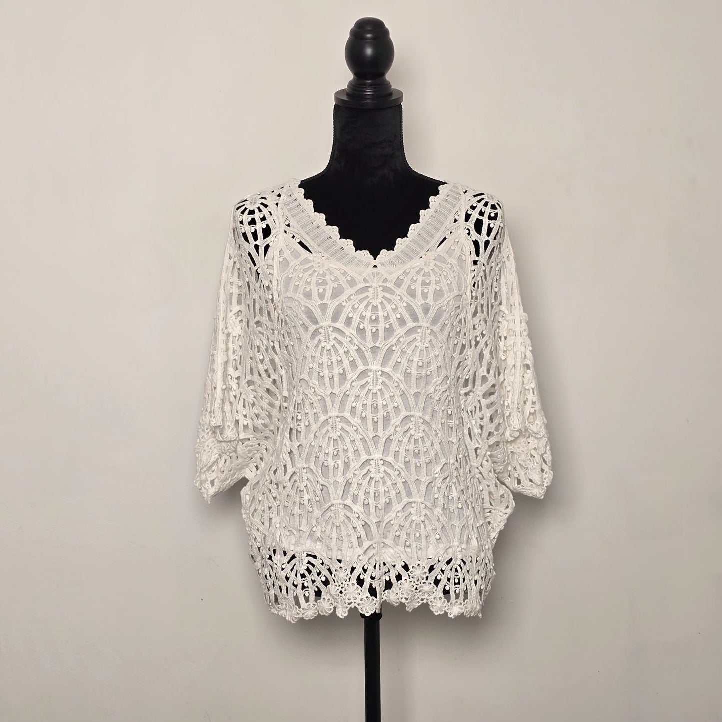Blouse Guipure Blanche – Avec Débardeur à Fines Bretelles