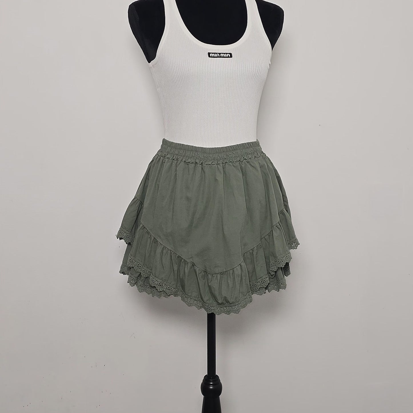 Jupe-short Volantée en Coton Premium – KAKI