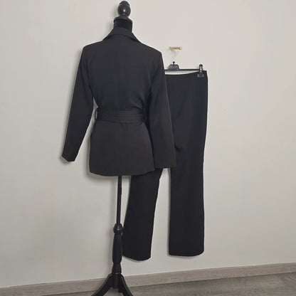 Ensemble Blazer Avec Ceinturé & Pantalon Flare Noir - Silhouette Iconique