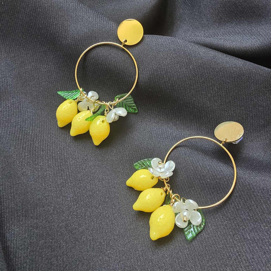 Boucles d'oreilles pendantes dorées citrons et feuilles