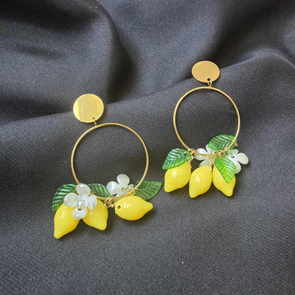 Boucles d'oreilles pendantes dorées citrons et feuilles