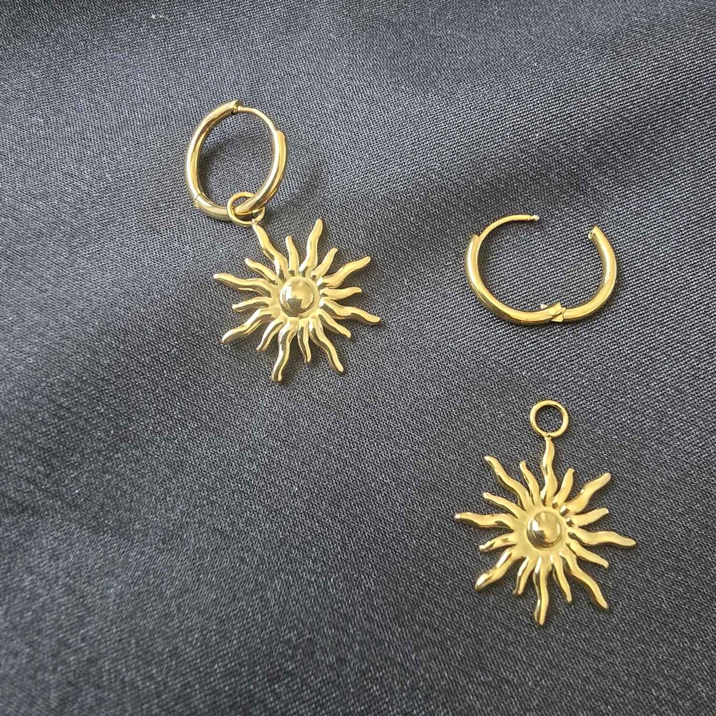 Boucles d’oreilles créoles pendentif soleil
