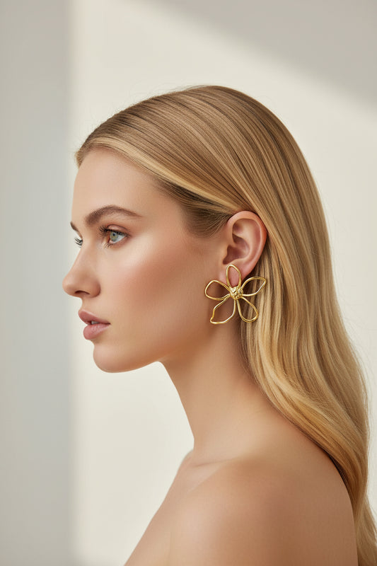 Boucles d’oreilles clous fleur filaire ajourée - Doré