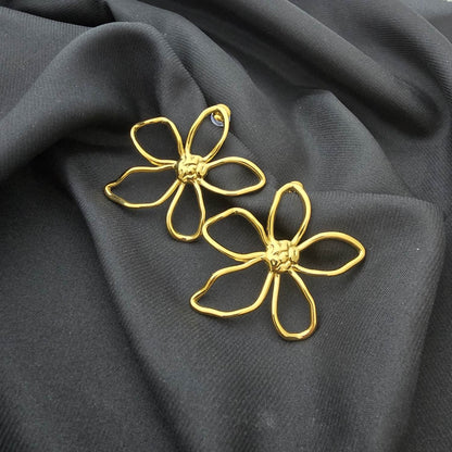 Boucles d’oreilles clous fleur filaire ajourée - Doré