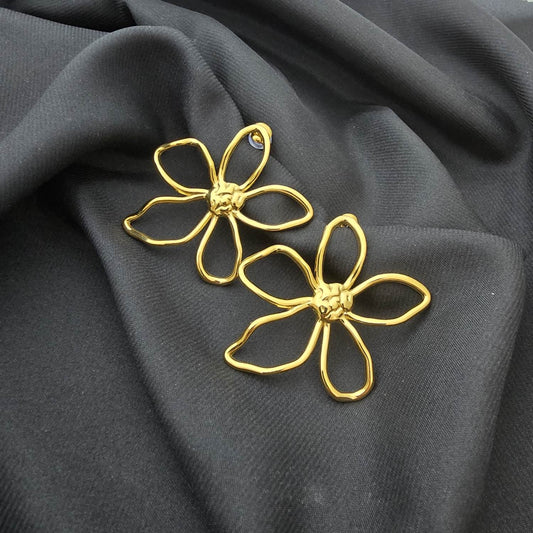 Boucles d’oreilles clous fleur filaire ajourée - Doré