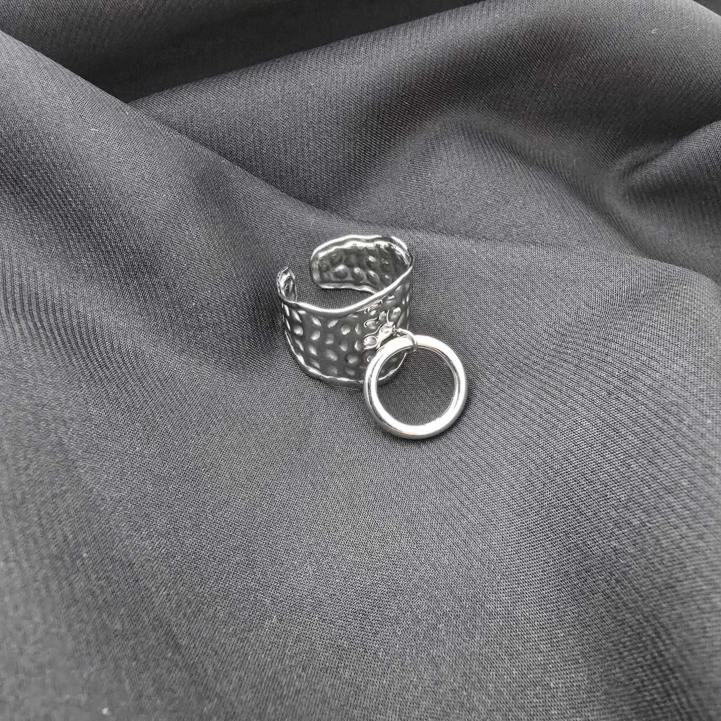 Bague Ajustable Martelée Avec Anneau Décoratif à L’avant