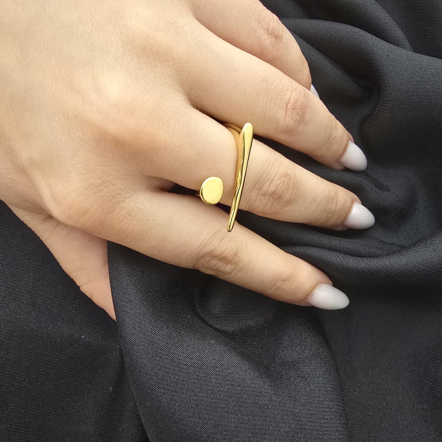 Bague Ouverte à L'avant Motif Clou