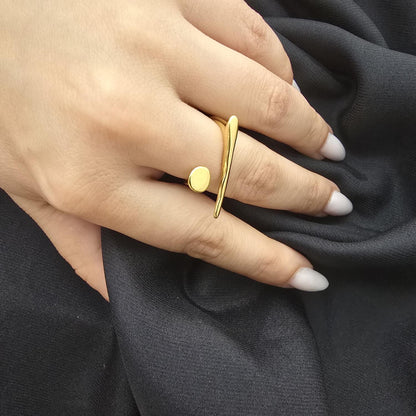 Bague Ouverte à L'avant Motif Clou