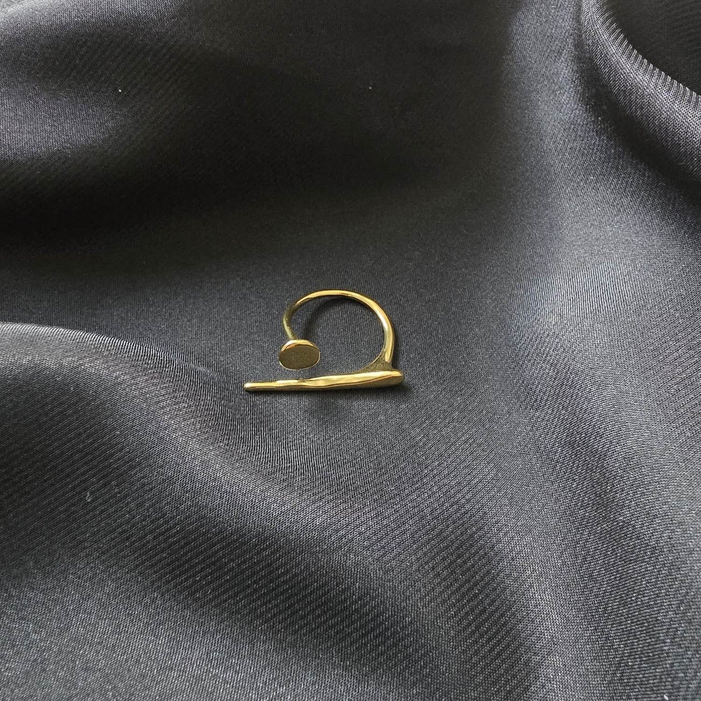 Bague Ouverte à L'avant Motif Clou