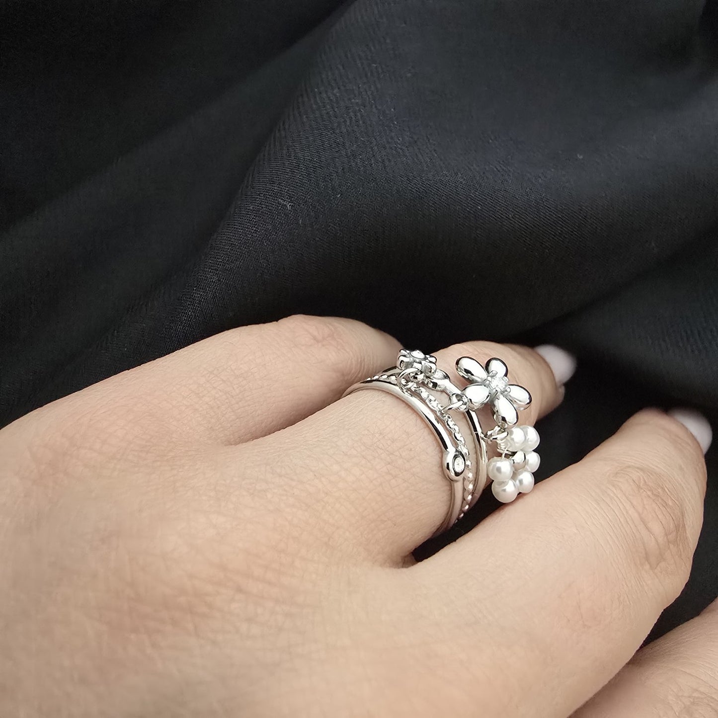 Bague Ajustable Multi-Rangs à Fleurs Pendantes - Argentée