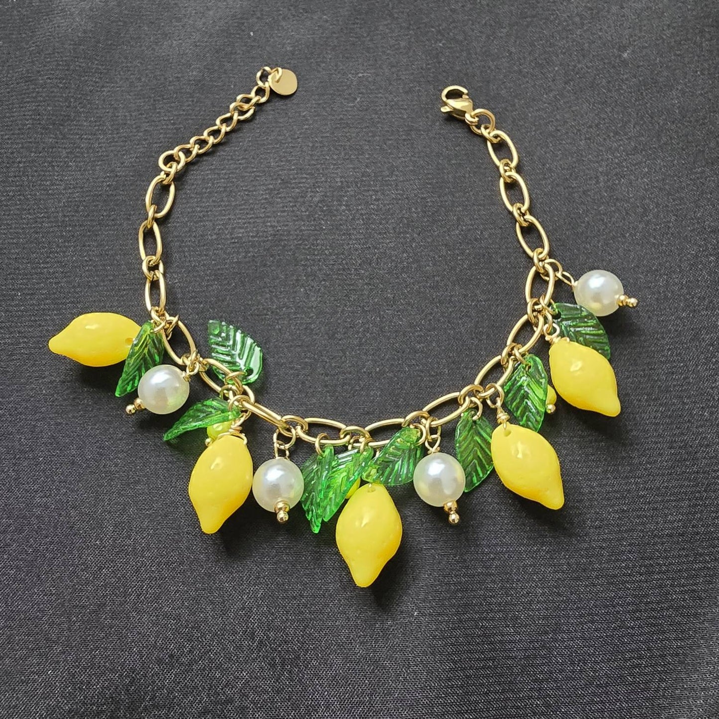 Bracelet Chaine Dorée Avec Citrons et Feuilles