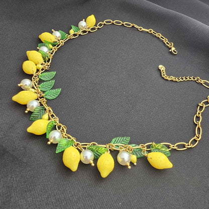 Collier Chaîne Dorée Avec Citrons et Feuilles