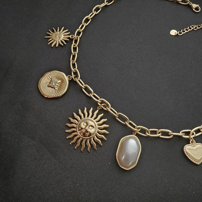 Collier Chaine Dorée Maillons Soleil Visage Blanc