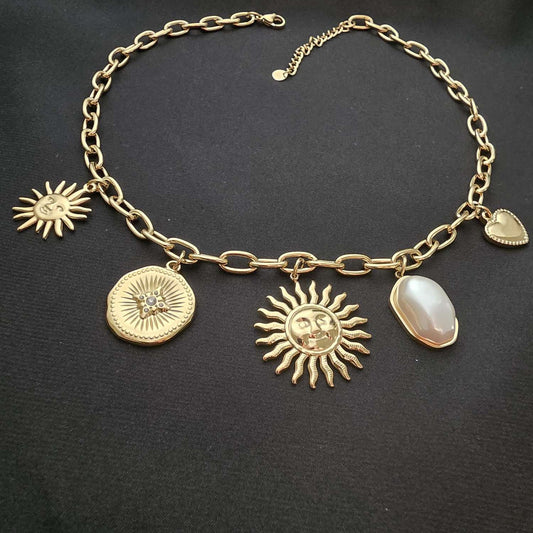 Collier Chaine Dorée Maillons Soleil Visage Blanc