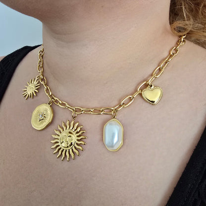 Collier Chaine Dorée Maillons Soleil Visage Blanc