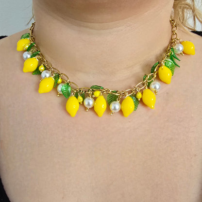 Collier Chaîne Dorée Avec Citrons et Feuilles